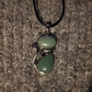 Green aventurine gemstone cat pendant, NWOT, silver plate, artisan, unisex